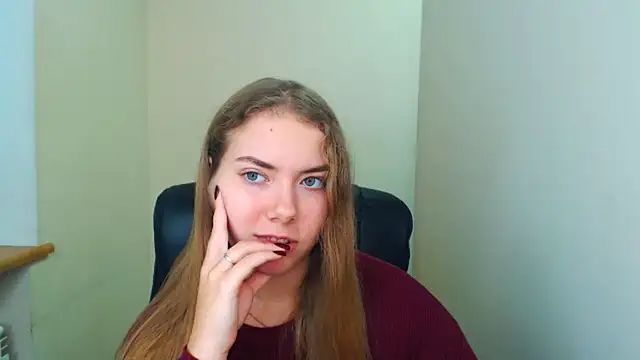 zoey deuttch online show from October 13, 2025, 11:43 am