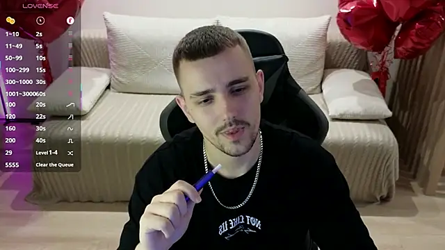 Larstar01 online show from November 18, 2025, 9:08 pm