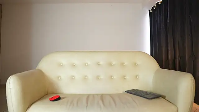 Snapshot of Emi_latingirl chatting on January 10, 2026, 8:54 pm Emi latingirl online show from January 10, 2026, 8:54 pm