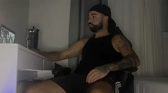 Snapshot of MiloCtc chatting on February 18, 2025, 3:21 am MiloCtc online show from February 18, 2025, 3:21 am