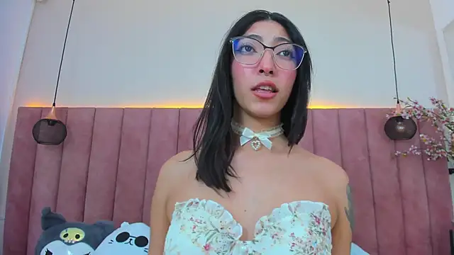 Snapshot of MarianaBranzz chatting on February 25, 2025, 7:14 pm MarianaBranzz online show from February 25, 2025, 7:14 pm