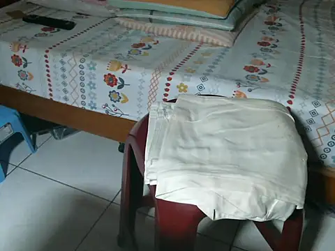 Snapshot of triangle0623 chatting on October 8, 2025, 10:24 am triangle0623 online show from October 8, 2025, 10:24 am