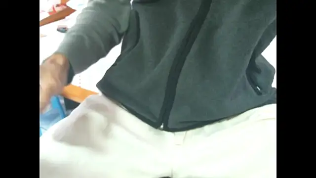 triangle0623 online show from December 14, 2025, 4:51 am