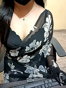 Snapshot of Nithya_05 chatting on September 19, 2025, 4:58 am Nithya 05 online show from September 19, 2025, 4:58 am