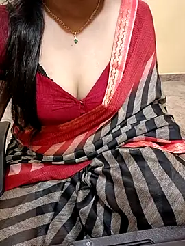 Snapshot of Nithya_05 chatting on October 10, 2025, 6:18 pm Nithya 05 online show from October 10, 2025, 6:18 pm