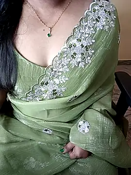 Snapshot of Nithya_05 chatting on December 17, 2025, 5:24 am Nithya 05 online show from December 17, 2025, 5:24 am