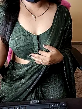 Snapshot of Nithya_05 chatting on January 13, 2026, 5:02 am Nithya 05 online show from January 13, 2026, 5:02 am