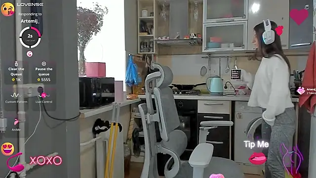 Snapshot of _Nika_Kik chatting on October 8, 2025, 7:50 am Nika Kik online show from October 8, 2025, 7:50 am