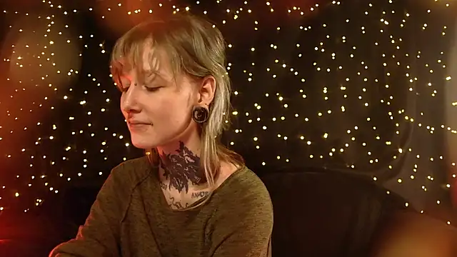 Littlespacemouse online show from February 16, 2026, 12:01 pm