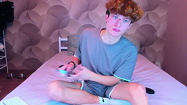 Snapshot of Ian_Flor chatting on December 17, 2025, 12:33 pm Ian Flor online show from December 17, 2025, 12:33 pm