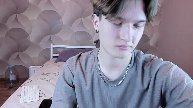 Ian Flor online show from April 5, 2026, 4:04 pm