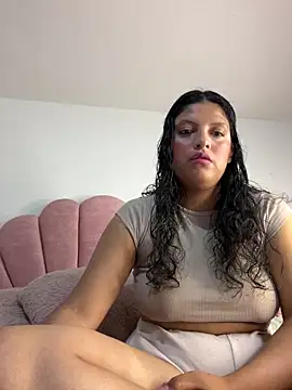 Snapshot of tati__22 chatting on November 5, 2025, 5:02 pm tati 22 online show from November 5, 2025, 5:02 pm