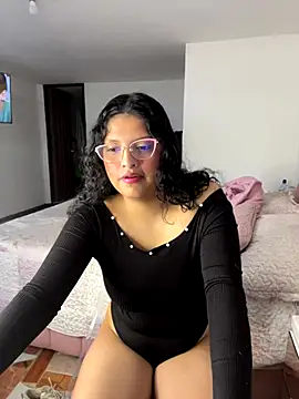 Snapshot of tati__22 chatting on November 7, 2025, 5:02 pm tati 22 online show from November 7, 2025, 5:02 pm