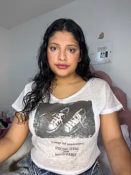 Snapshot of tati__22 chatting on November 24, 2025, 4:40 pm tati 22 online show from November 24, 2025, 4:40 pm