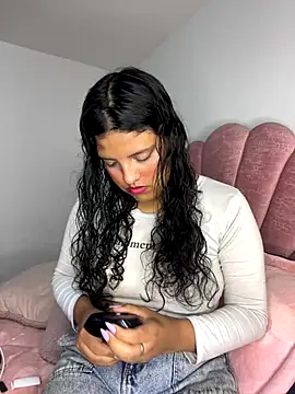 Snapshot of tati__22 chatting on November 27, 2025, 4:53 pm tati 22 online show from November 27, 2025, 4:53 pm