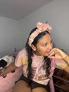 Snapshot of tati__22 chatting on November 28, 2025, 5:15 pm tati 22 online show from November 28, 2025, 5:15 pm