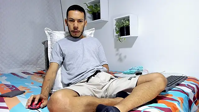 Aronxxs online show from February 6, 2025, 10:15 am