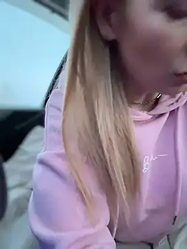 Snapshot of LavenderHot chatting on January 14, 2026, 2:28 am LavenderHot online show from January 14, 2026, 2:28 am