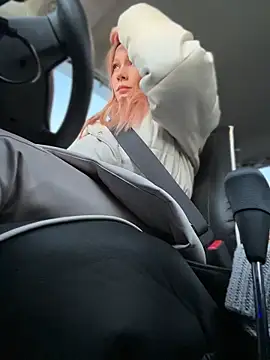 Snapshot of LavenderHot chatting on February 22, 2026, 1:51 am LavenderHot online show from February 22, 2026, 1:51 am