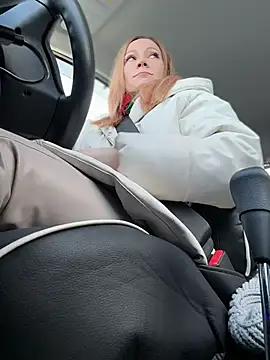 Snapshot of LavenderHot chatting on February 25, 2026, 2:21 am LavenderHot online show from February 25, 2026, 2:21 am