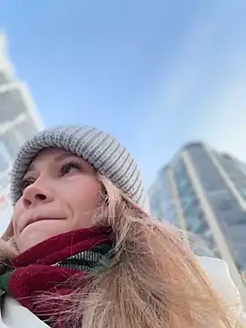 Snapshot of LavenderHot chatting on February 27, 2026, 2:11 am LavenderHot online show from February 27, 2026, 2:11 am