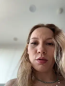 Snapshot of LavenderHot chatting on March 16, 2026, 1:11 am LavenderHot online show from March 16, 2026, 1:11 am