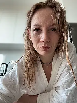 Snapshot of LavenderHot chatting on March 17, 2026, 1:32 am LavenderHot online show from March 17, 2026, 1:32 am