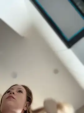 Snapshot of LavenderHot chatting on March 19, 2026, 12:58 am LavenderHot online show from March 19, 2026, 12:58 am