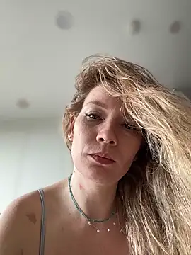 Snapshot of LavenderHot chatting on March 20, 2026, 1:21 am LavenderHot online show from March 20, 2026, 1:21 am