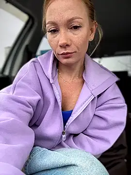 Snapshot of LavenderHot chatting on April 16, 2026, 1:39 am LavenderHot online show from April 16, 2026, 1:39 am