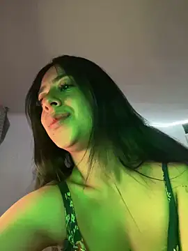 Snapshot of CieloTaylor chatting on December 6, 2024, 11:57 pm CieloTaylor online show from December 6, 2024, 11:57 pm