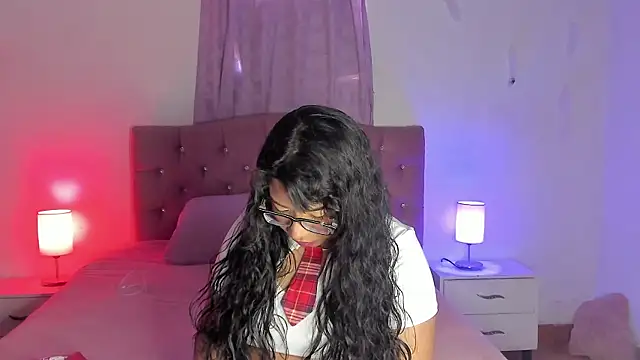 Latinabombsheell online show from November 22, 2025, 3:44 pm