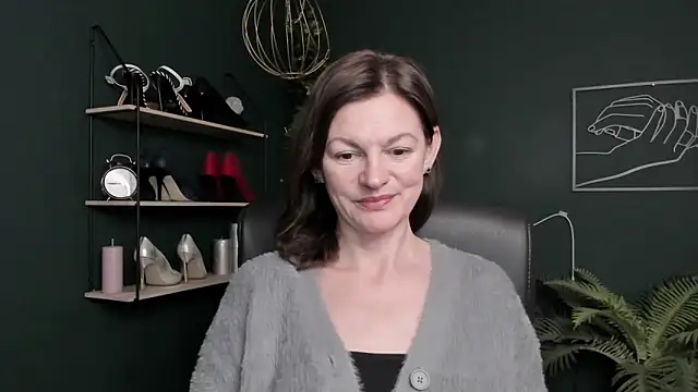 Snapshot of VivianWILD chatting on October 28, 2025, 7:45 am VivianWILD online show from October 28, 2025, 7:45 am