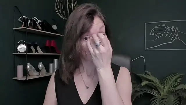 Snapshot of VivianWILD chatting on November 4, 2025, 6:56 am VivianWILD online show from November 4, 2025, 6:56 am