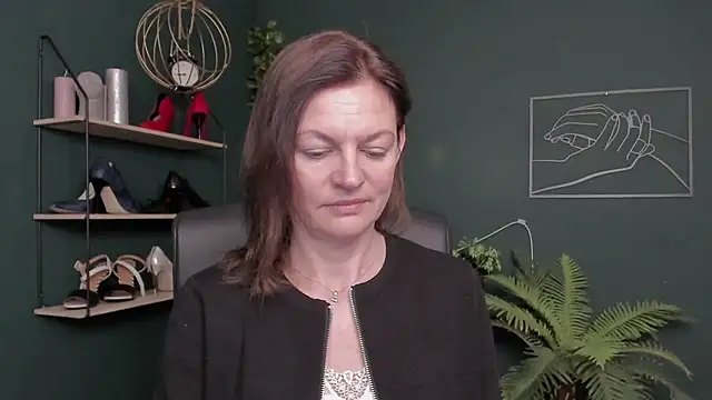 Snapshot of VivianWILD chatting on November 12, 2025, 9:21 am VivianWILD online show from November 12, 2025, 9:21 am