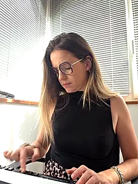 lucie mehott online show from April 27, 2026, 8:45 am