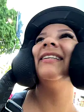 Snapshot of loreth_J chatting on September 9, 2025, 1:10 pm loreth J online show from September 9, 2025, 1:10 pm