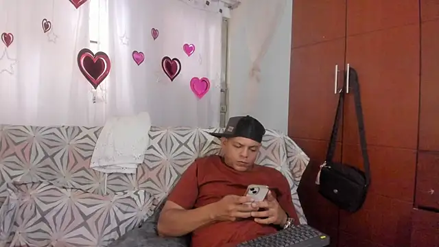 Snapshot of loreth_J chatting on September 15, 2025, 5:24 pm loreth J online show from September 15, 2025, 5:24 pm