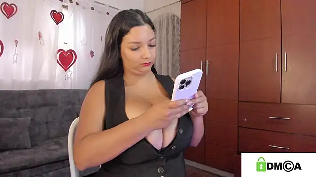 Snapshot of loreth_J chatting on September 27, 2025, 4:34 pm loreth J online show from September 27, 2025, 4:34 pm