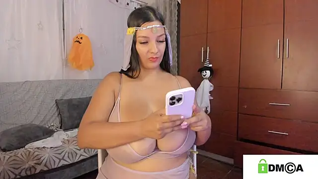 Snapshot of loreth_J chatting on October 8, 2025, 10:07 pm loreth J online show from October 8, 2025, 10:07 pm