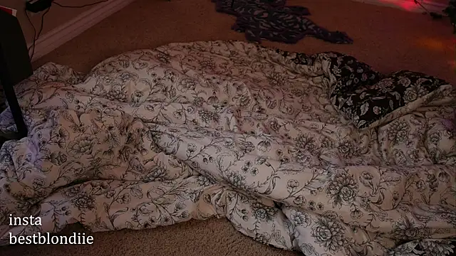 bestblonde online show from December 27, 2024, 11:31 pm