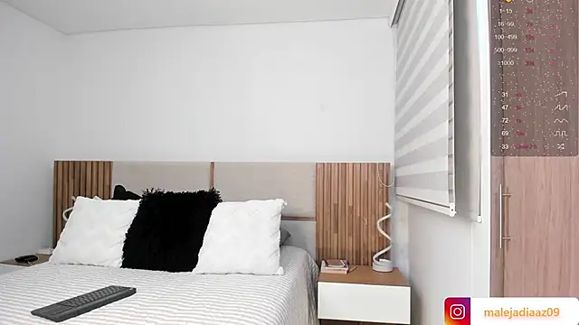 MalejaDiaz  online show from February 18, 2026, 8:49 pm