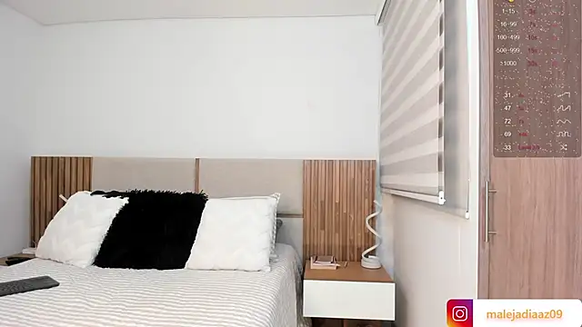 MalejaDiaz  online show from March 25, 2026, 7:09 pm