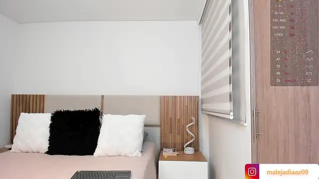 MalejaDiaz  online show from April 10, 2026, 4:44 pm