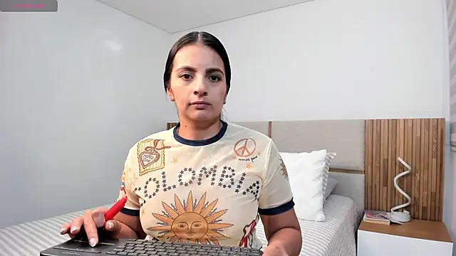 MalejaDiaz  online show from July 3, 2026, 9:54 pm
