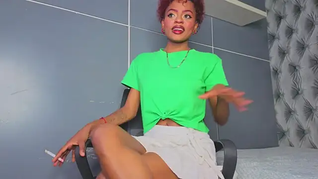 Snapshot of Hilary-banks chatting on January 7, 2026, 11:18 pm Hilary-banks online show from January 7, 2026, 11:18 pm