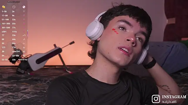 Angelo 018 online show from November 2, 2025, 6:05 am