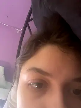 Snapshot of itzcheyduh chatting on October 9, 2025, 2:15 pm itzcheyduh online show from October 9, 2025, 2:15 pm