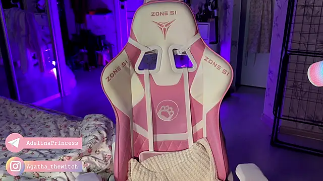 Snapshot of pearl_princess_ chatting on February 9, 2025, 1:11 am pearl princess online show from February 9, 2025, 1:11 am