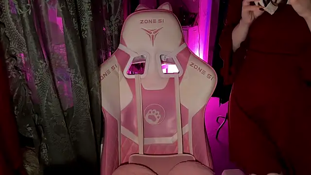 Snapshot of pearl_princess_ chatting on October 23, 2025, 11:46 pm pearl princess online show from October 23, 2025, 11:46 pm